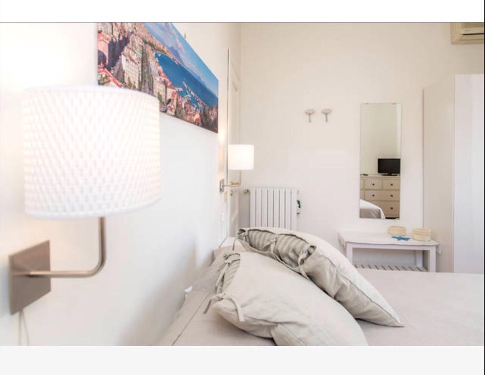 Terrazza Duomo Bed and Breakfast Νάπολη Δωμάτιο φωτογραφία